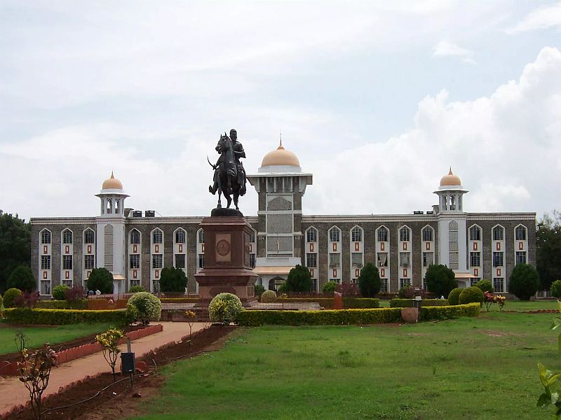 Shivaji University's nomination extension vain | शिवाजी विद्यापीठाच्या नामविस्ताराचा वाद निरर्थक!