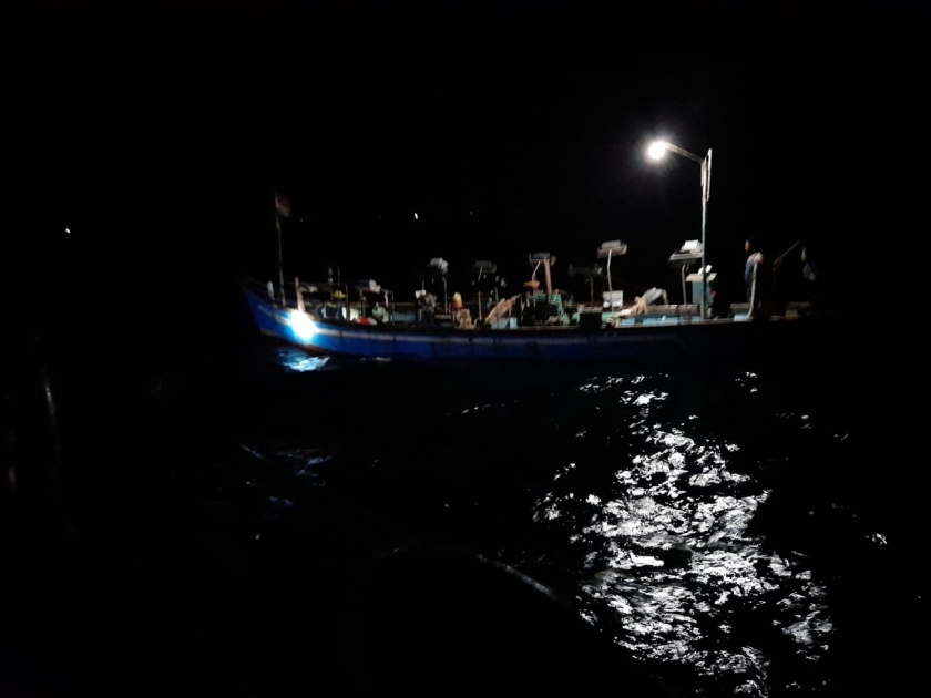 Action on two boats fishing by LED | एलईडीद्वारे फिशिंग करणाऱ्या दोन नौकांवर कारवाई