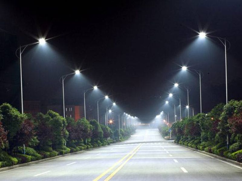 'LED' brightly lit Mahadeo Nagar in Nandurbar | ‘एलईडी’ने लख्ख उजळले नंदुरबारातील महादेव नगर