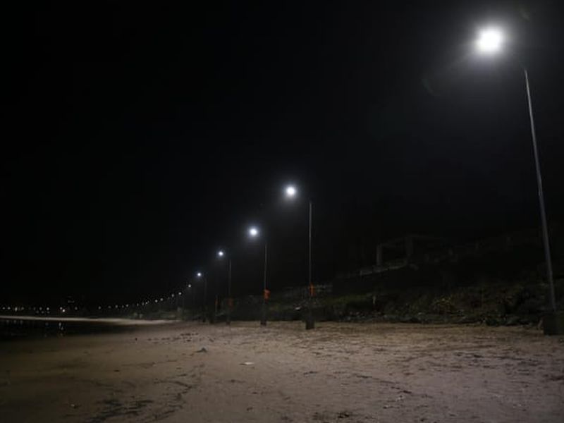 The illuminated LED lights in Malad | मालाड पश्चिमेकडील बीचेस १९८ एलईडी दिव्यांनी उजळले