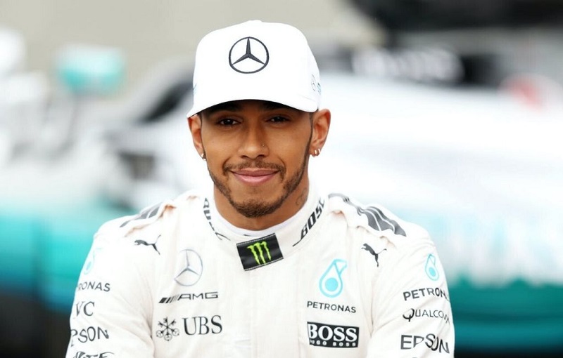 F-One racer Hamilton's appeal to continue the campaign against racism | एफ-वन रेसर हॅमिल्टनचे वर्णद्वेषाविरुद्धची मोहीम कायम ठेवण्याचे आवाहन