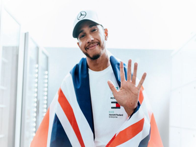 Lewis Hamilton faces social media backlash after questioning Indian Grand Prix | भारताला 'गरीब देश' म्हणून हिणवणाऱ्या इंग्रज खेळाडूला नेटिझन्सकडून उत्तर