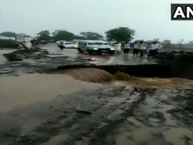 Video: Jalna district was flooded with heavy rainfall and road wash out | Video : जालना जिल्ह्यात मुसळधार पाऊस, चक्क रस्ताच वाहून गेला