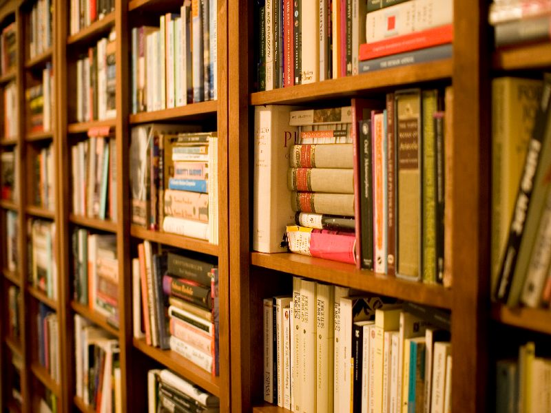 "Hotels, restaurants have started, now start a library, take care and maintain the reading culture." | "हॉटेल, रेस्टॉरंट सुरू झाले, आता वाचनालय सुरू करासर्व खबरदारी बाळगून वाचन संस्कृती टिकवू"