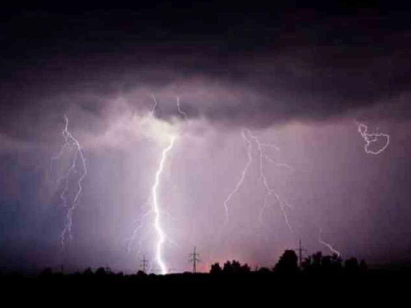 Lightning struck while weeding Three women laborers died | खुरपणी करताना वीज कोसळली; तीन महिला मजूरांचा मृत्यू