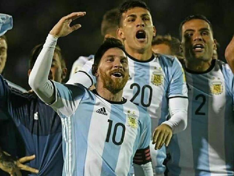 Messi becomes Sterling, Argentina eligible for World Cup football | मेस्सी ठरला तारणहार, अर्जेंटिना विश्वचषक फुटबॉलसाठी पात्र, इक्वेडोरवर 3-1 ने मात