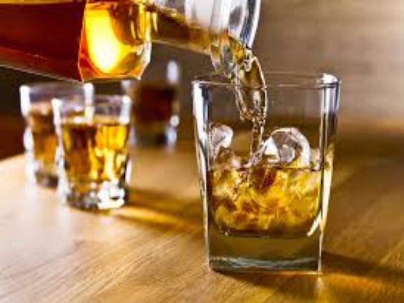 Alcohol drinking is harmful to the body in the corona period | कोरोना काळात मद्यपान शरीरासाठी घातकच : वैद्यकीय तज्ज्ञांचा इशारा