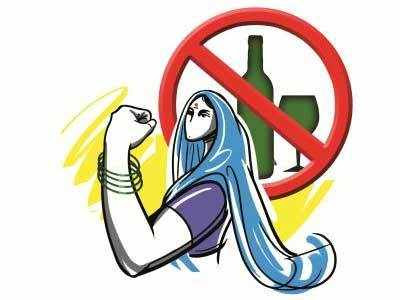 Female aggressor for liquor ban | दारुबंदीसाठी  वापटी कुपटी येथील महिला आक्रमक