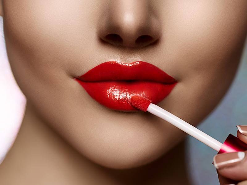 Keep in mind theses things before applying liquid lipstick | लिक्विड लिपस्टिक वापरताना काय काळजी घ्याल?
