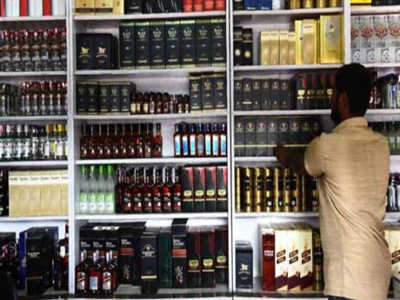 Hotel owner arrested for selling liquor on 'Dry Day'; Action at Chakan | ‘ड्राय डे’ला दारुविक्री करणाऱ्या हाॅटेलमालकाला अटक; चाकण येथे कारवाई 
