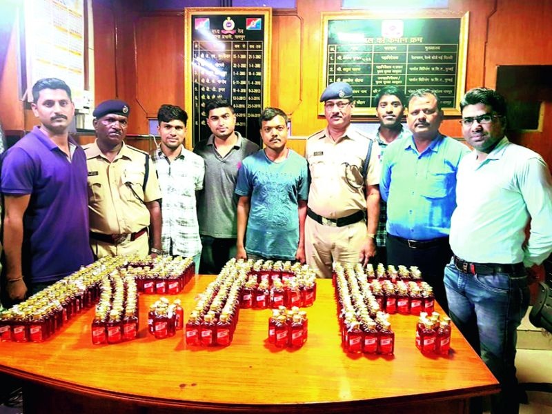 415 bottles of liquor seized in Sevagram Express | सेवाग्राम एक्स्प्रेसमध्ये दारूच्या ४१५ बॉटल जप्त