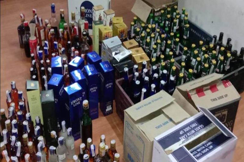 Liquor was found in the house of the corporator's brother in Nagpur | नागपुरात नगरसेवकाच्या भावाच्या घरी सापडला मद्यसाठा