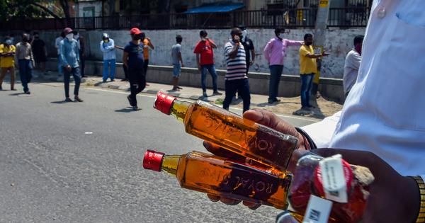 'Road delivery' instead of 'home' of liquor in Nagpur! | नागपुरात मद्याची ‘होम’ऐवजी ‘रोड डिलिव्हरी’!