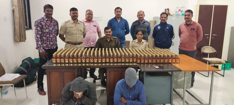 A gang of alcohol smugglers was operating leader in Nagpur | नागपुरात नेता चालवित होता दारू तस्करांची टोळी