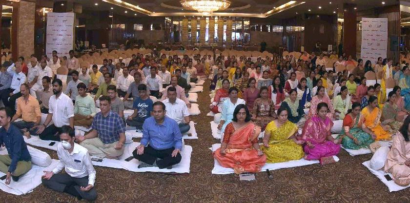 Spiritual surrender of seekers in the meditation of Shiv Kripanand Swami | शिवकृपानंद स्वामींच्या ध्यानसाधनेत साधकांचे आत्मिक समर्पण