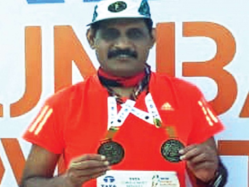 District collector run in Mumbai marathon, 42 km distance complete in four and a half hours | जिल्हाधिकाऱ्यांचीही मॅरेथॉन धाव, ४२ किमी.चे अंतर साडेचार तासांत पूर्ण