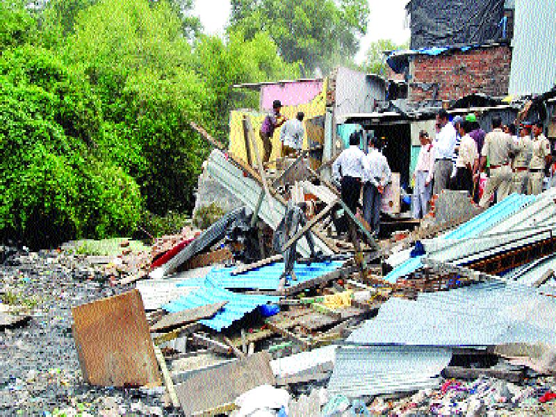 mumbai News | मिठीलगतच्या झोपड्यांवर पालिकेची तोडक कारवाई