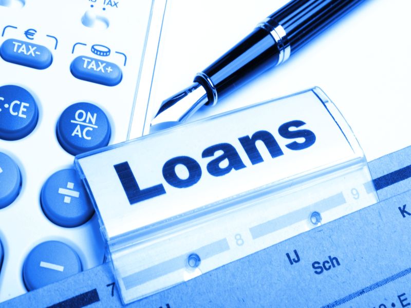 Formal loans from 12 banks in the name of one person | एका व्यक्तीच्या नावे १२ बँकांमधून बनावटरीत्या कर्ज