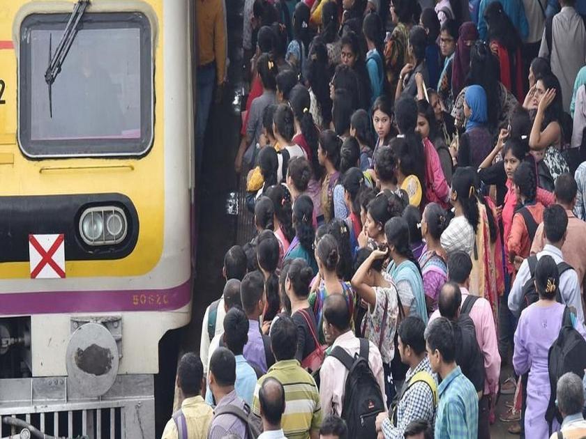 The Mumbai High Court asked the administration about the congestion on the local trains and footpaths | सर्वसामान्यांचे हाल! हायकोर्टाने कान उपटल्याशिवाय कामे होत नाहीत का?