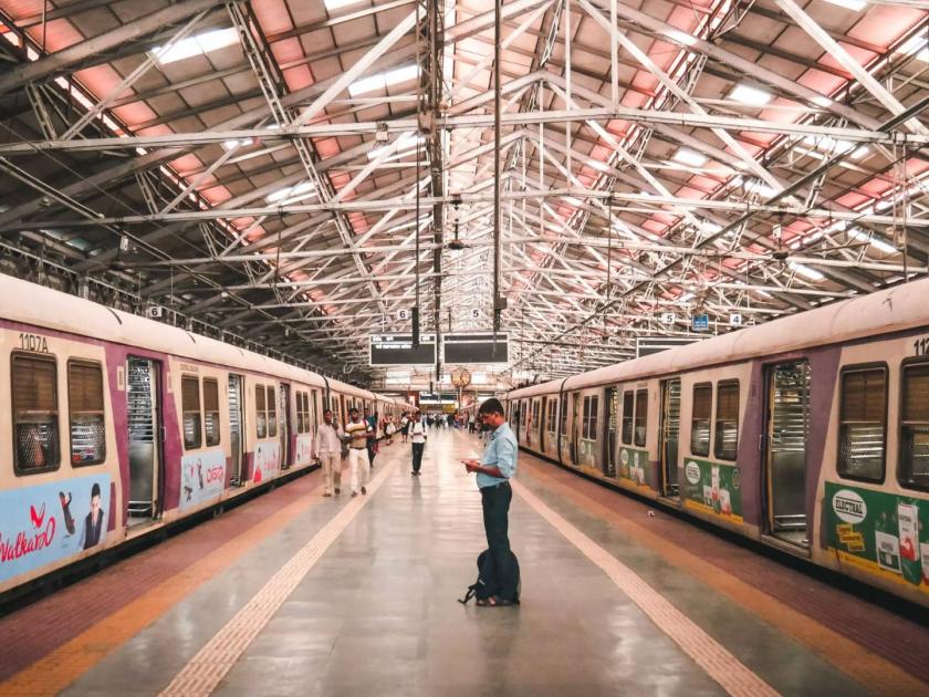 Central Railway 'blocked' Greater Mumbaikars; Half of the local flights are canceled on Sunday | महामुंबईकरांना मध्य रेल्वेने केले ‘ब्लॉक’; रविवारी निम्म्या लोकल फेऱ्या रद्द