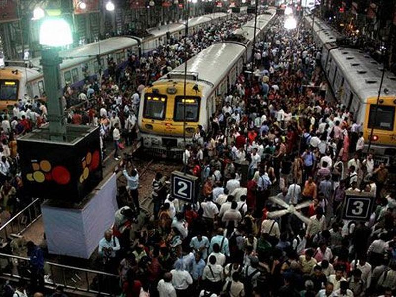Central Railway: Recovery of fine of 130 crores from freight passengers | मध्य रेल्वे : फुकट्या प्रवाशांकडून १३० कोटी रुपयांची दंड वसुली