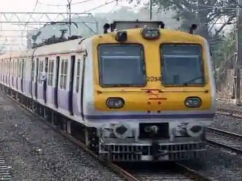 Only women passengers no children allowed in Mumbai local trains | मुंबई लोकलमध्ये लहान मुलांसोबत प्रवास करणाऱ्या महिलांना आता 'नो एंट्री'!