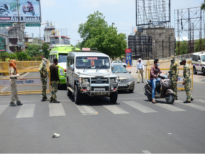 Lockdown In Aurangabad: Citizens Beware; Police fined for walking on the road without any reason | Lockdown In Aurangabad : नागरिकांनो सावधान; विनाकारण रस्त्यावर फिरणाऱ्या पोलिसांनाही दंड