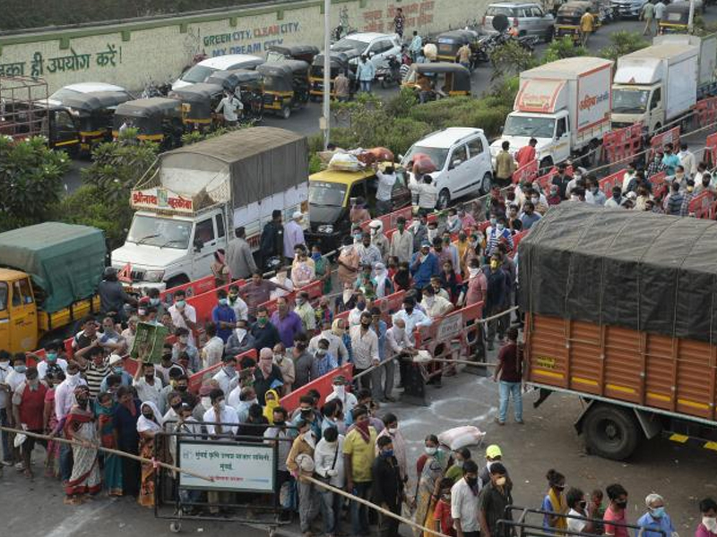Punekar not serious about lockdown ? 19 Thousands of people need to get out | पुणेकरांना लॉक डाऊनचे गांभीर्य नाही?; ९१ हजार व्यक्तींना हवीये बाहेर पडण्याची परवानगी