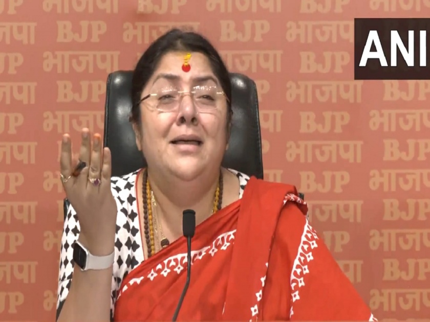 BJP MP alleges Trinamool supporters attacked her car in Bengal's Hooghly | "टीएमसीच्या कार्यकर्त्यांनी मला मारहाण केली", भाजपा खासदार लॉकेट चॅटर्जींचा आरोप 