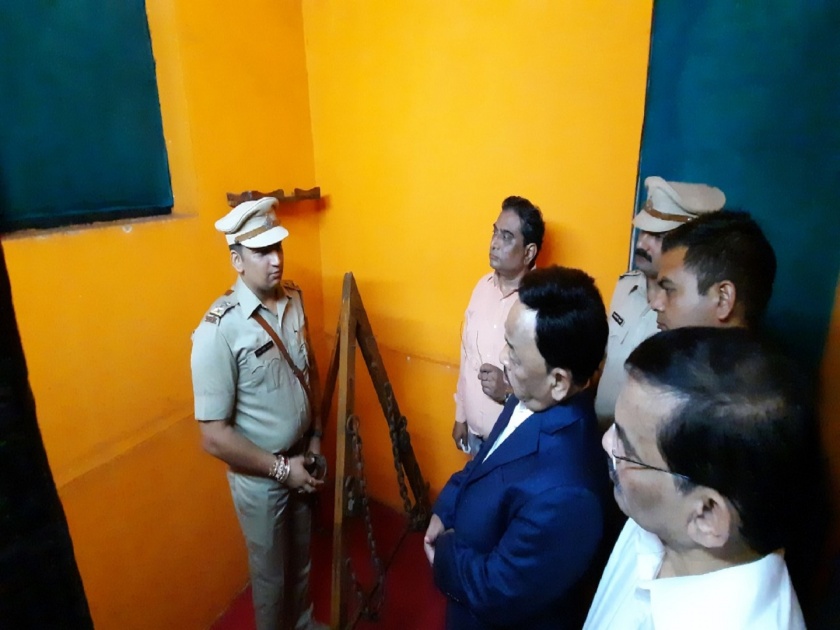 Union Minister Narayan Rane visited Lokmanya Tilak Janmabhoomi, Savarkar cell | नारायण राणेंनी टिळक जन्मभूमी, सावरकरांच्या काेठडीला दिली भेट, म्हणाले तेव्हा..