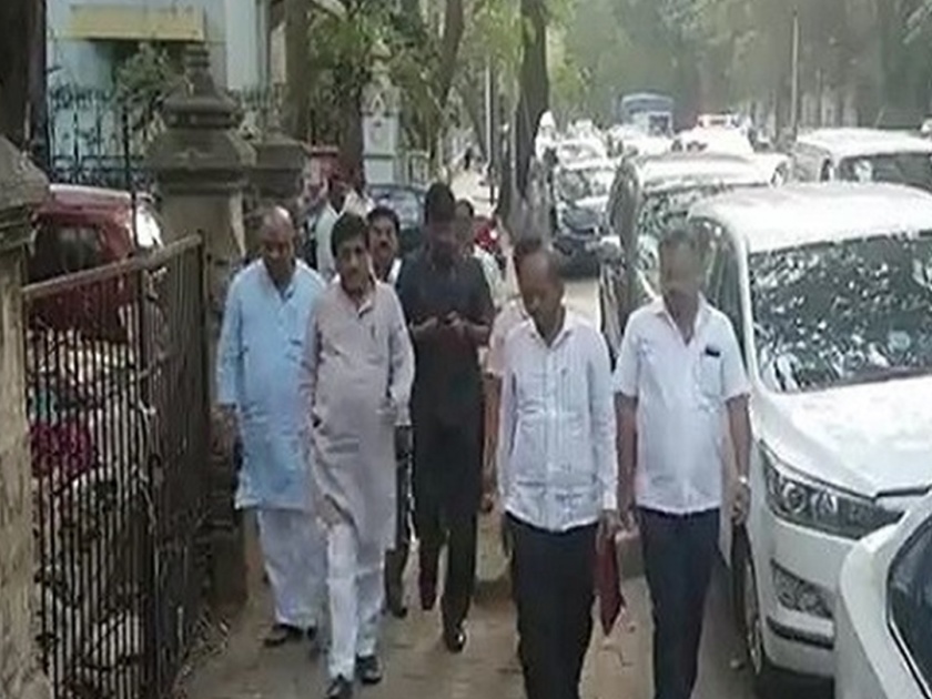 Ashok Chavan gets traffic congestion | अशोक चव्हाणांना वाहतूक कोंडीचा फटका ; पायी चालत गांधी भवन गाठले