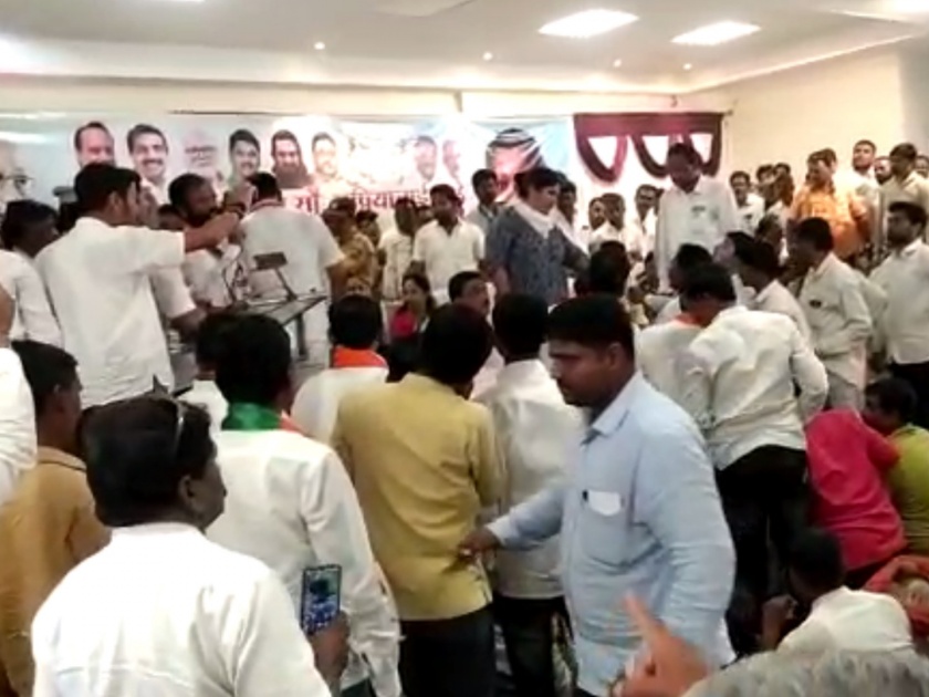supriya sule programme local leaders fight in aurangabad | गोंधळ घालणाऱ्या 'त्या' कार्यकर्त्यांवर राष्ट्रवादी पक्षाचं दुर्लक्षच