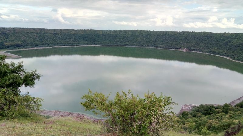 Lonar Conservation and Protection Committee meets after one year | लोणार संवर्धन व संरक्षण समितीची एक वर्षानंतर बैठक