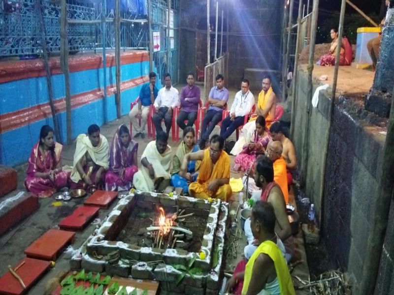 Navratri 2018: Havan pooja in Ekvira devi temple at lonavala | Navratri 2018 : एकविरा गडावर देवीचा महानवमी होम संपन्न 
