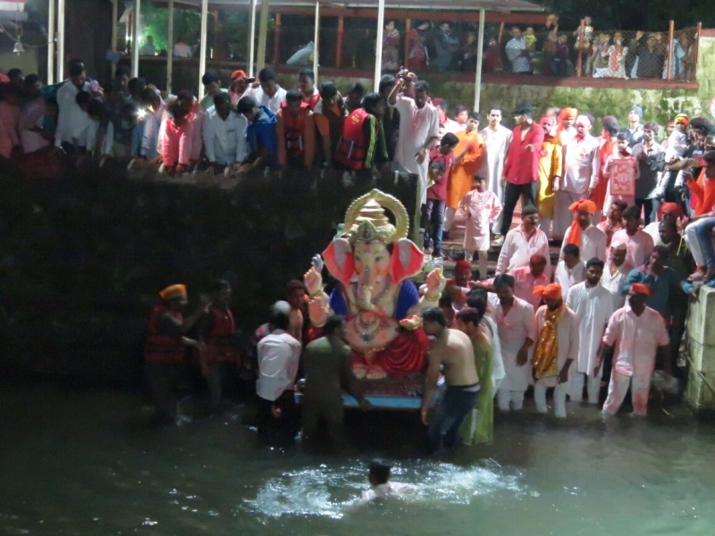 Ganesh immersion procession ceremony in Lonavala for nine hours | लोणावळ्यात नऊ तास रंगला गणेश विसर्जन मिरवणूक सोहळा