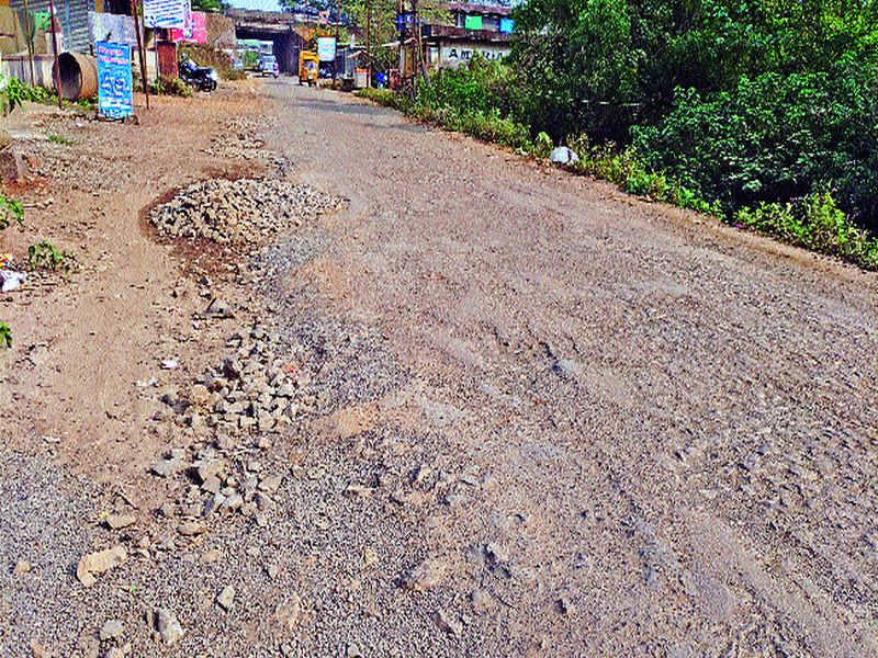  The announcement of paved roads should be announced, the temporary repair roads were 'like' | खड्डेमुक्त रस्त्यांची घोषणा हवेतच, तात्पुरती डागडुजी केलेले रस्ते पुन्हा ‘जैसे थे’