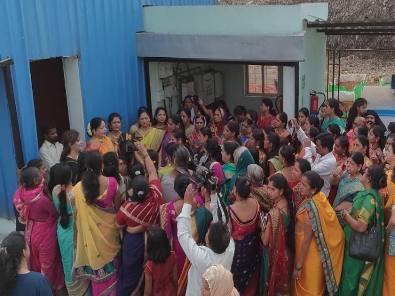 Ladies celebrated Haldi Kunku festival at dumping ground | ...म्हणून कचराडेपोमध्ये केले हळदी कुंकू 