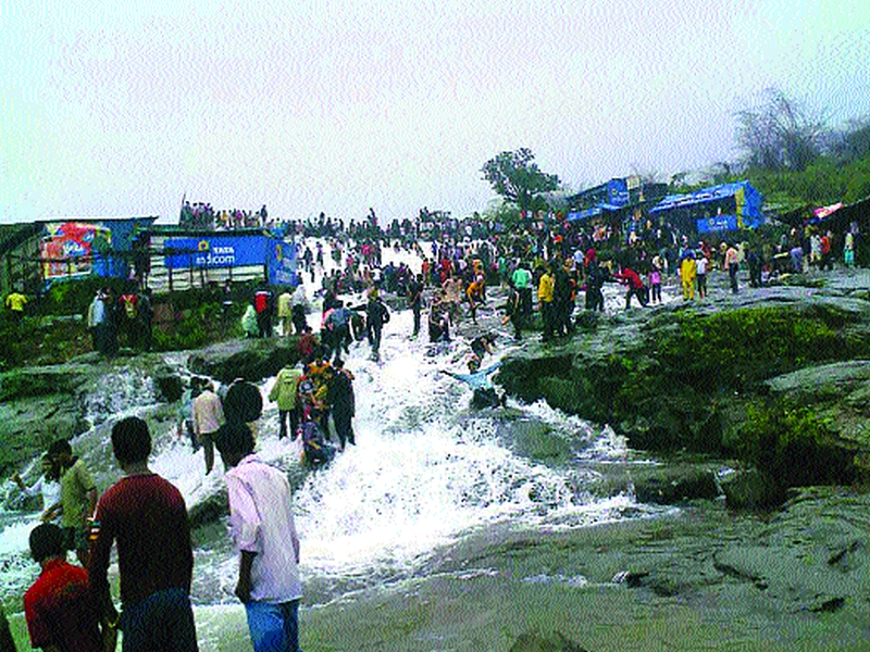  Khandala, Lonavala, Tourists crowd | वर्षाविहारासाठी खंडाळा, लोणावळ्यात पर्यटकांची तुडुंब गर्दी