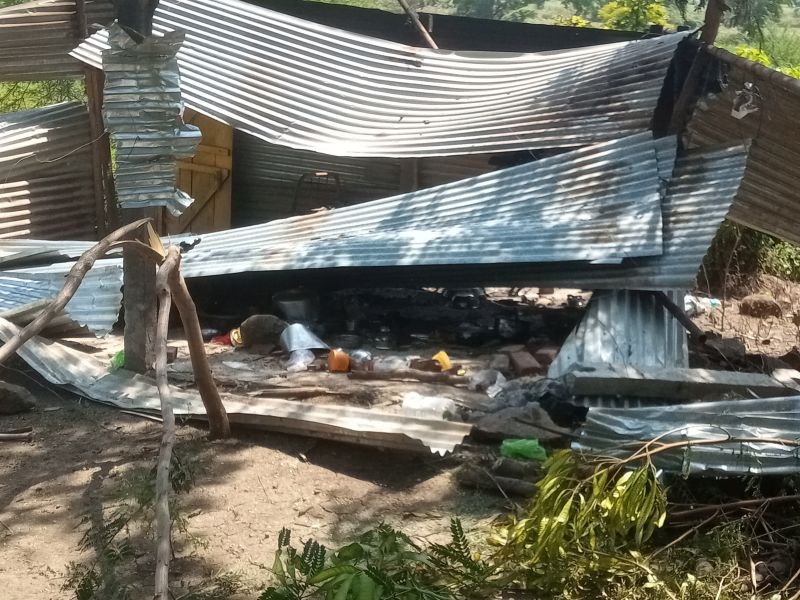 Fighting broke out in two groups at Loni, five houses were also burnt, five seriously | लोणी येथे दोन गटात हाणामारी,  पाच घरेही जाळली, पाच गंभीर