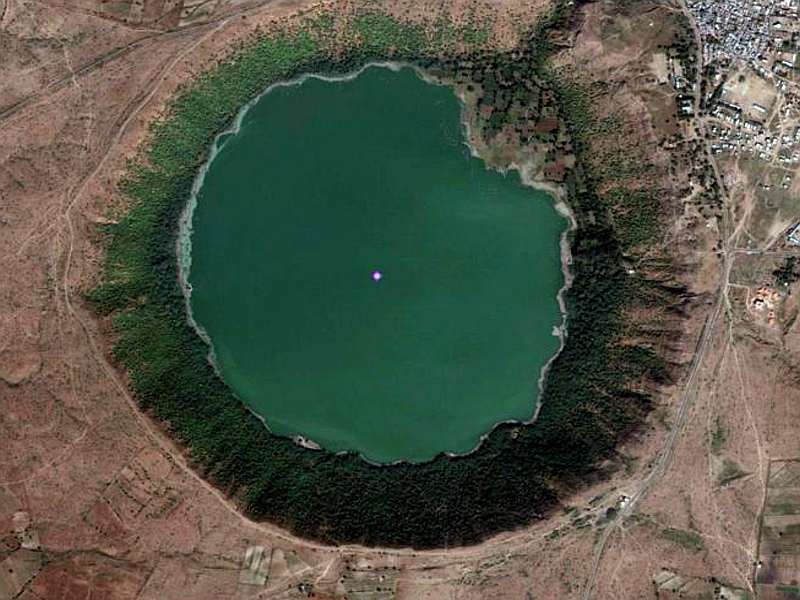 There will be scientific research of the Lonar lake | लोणार सरोवराचे वैज्ञानिक संशोधन होणार