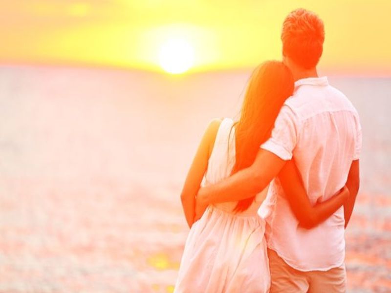 Only five things will happen when you fall in love with your favorite partner | प्रेमात पडल्यानंतर 'या' पाच गोष्टी घडल्या तरच मनपसंत जोडीदाराबरोबर होईल तुमचे लग्न