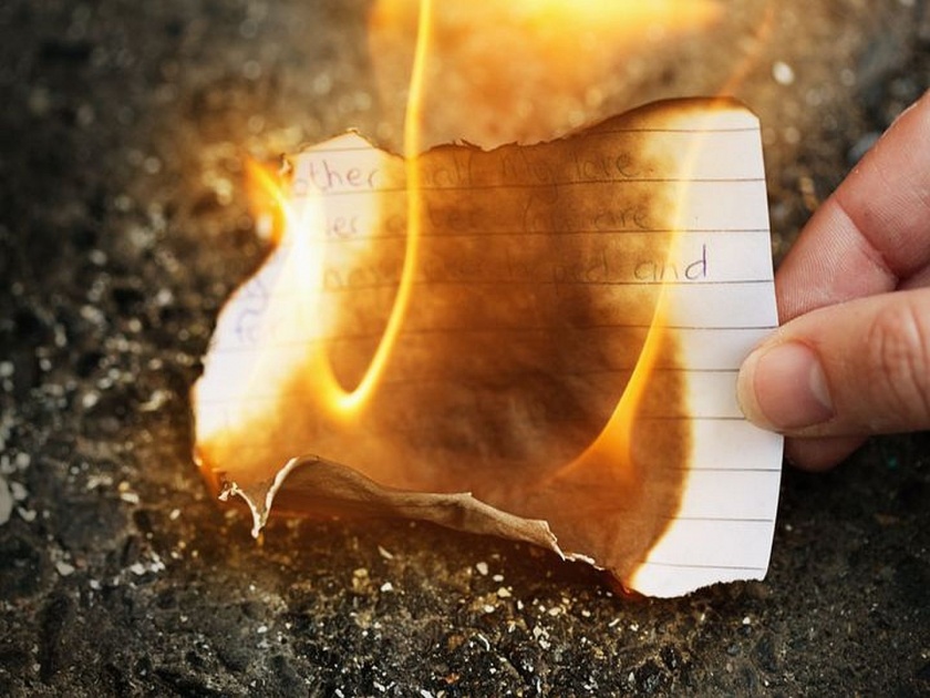 19 year old woman burning her ex love letters sparks apartment fire in Nebraska | ब्रेकअपनंतर तरूणी जाळत होती एक्स-बॉयफ्रेन्डची पत्रं, 'अपार्टमेंट' मध्ये लागली आग....