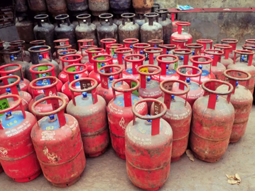 lpg gas cylinder price in india today indane gas bharat gas hp gas unchanged for november | कांदे, बटाटे, भाज्या कडाडल्या असताना गॅस ग्राहकांना मोठा दिलासा; पण...