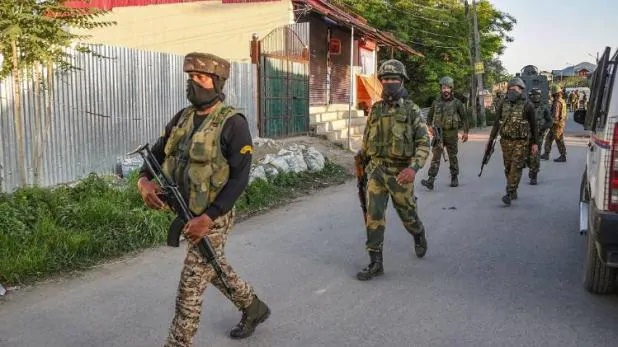 Dozens of militants killed by Indian Army in Kashmir Valley in 5 days MMG | काश्मीर खोऱ्यात भारतीय सैन्याकडून ५ दिवसांत १५ दहशतवाद्यांचा खात्मा