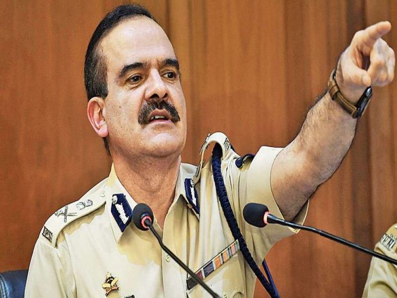 New Mumbai Commissioner of Police Parambir Singh has stop the transfer of 25 officers made by former Commissioner Sanjay Barve | मुंबईचे नवीन पोलीस आयुक्त अ‍ॅक्शन मोडमध्ये; 'या' अधिकाऱ्यांच्या बदल्यांना दिली स्थगिती