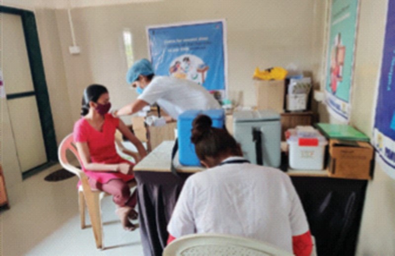 Vaccination of 359 persons at five centers in Raigad district | रायगड जिल्ह्यात पाच केंद्रांवर 359 जणांचे लसीकरण