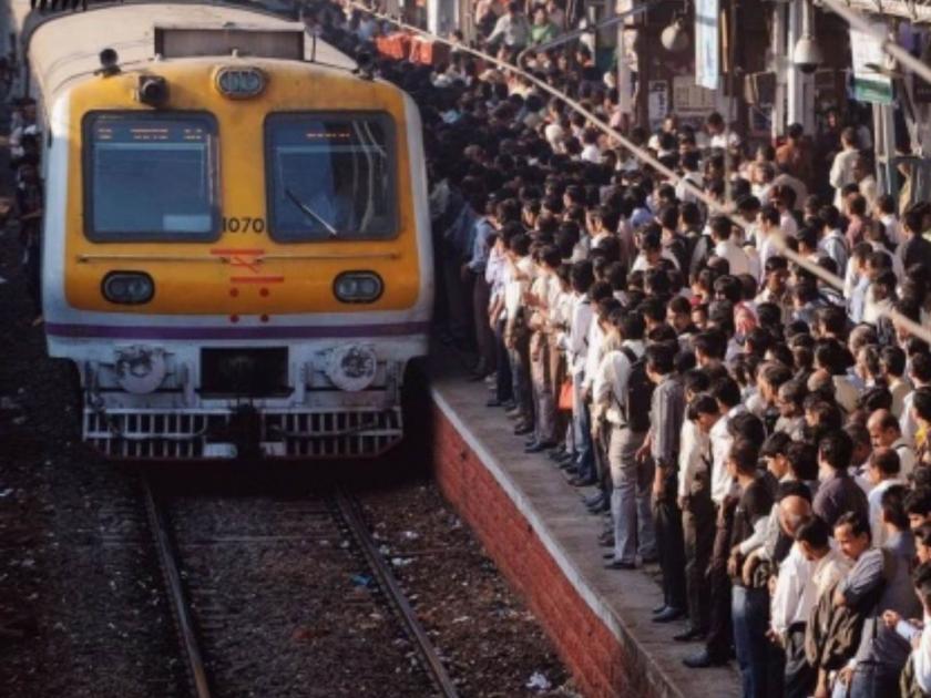 passenger association have written to the railway to take initiative to congestion and incresed the number of local runs but railways says to change office hours | प्रवाशांचे जीव जाताहेत, पण रेल्वे म्हणते ऑफिसच्या वेळा बदला; गर्दी व्यवस्थापनाकडे संघटनांनी वेधले लक्ष