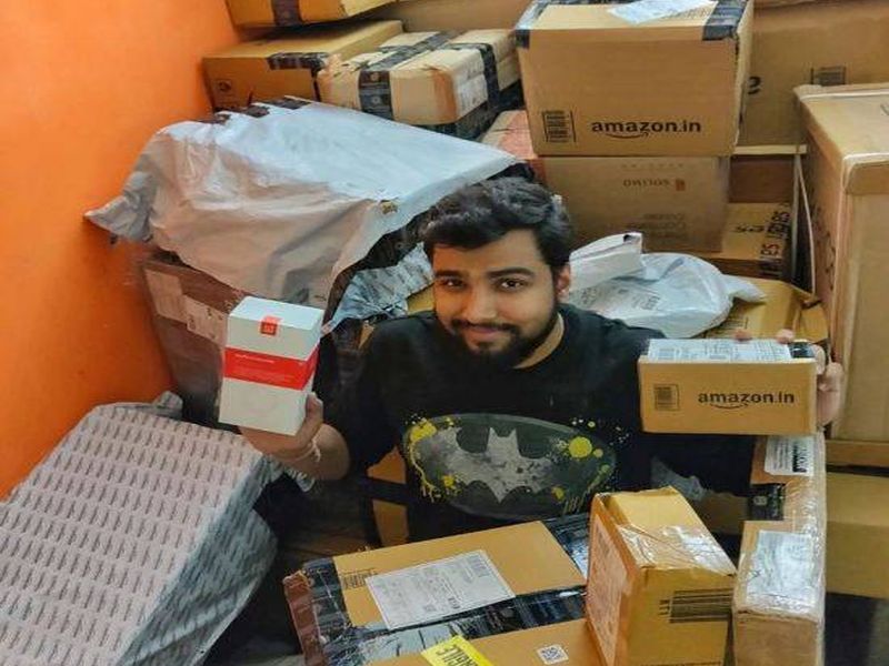 oneplus lucky star shekhar got 600 gifts from oneplus and amazon india | ... त्याने खरेदी केला फक्त स्मार्टफोन अन् बदल्यात मिळाले ट्रक भरुन 600 गिफ्ट्स
