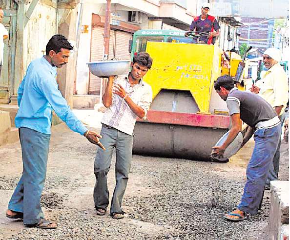 Four hundred crore works of roads approved; Mumbai Municipal Corporation approves majority proposal: | रस्त्यांची तब्बल चारशे कोटींची कामे मंजूर; मुंबई महापालिकेत बहुमताने प्रस्ताव मंजूर