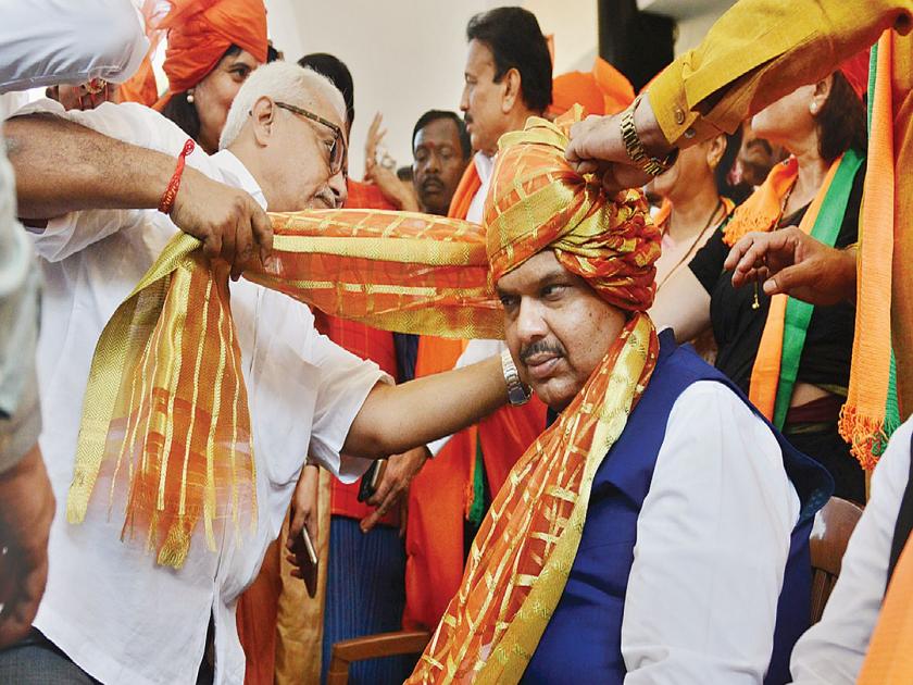 Fadnavis is elected as BJP's legislative leader and Shiv Sena has a strong voice over the Chief Minister. | भाजपच्या विधिमंडळ नेतेपदी फडणवीसांची निवड तर मुख्यमंत्रिपदाबाबत शिवसेनेचा नरमाईचा सूर